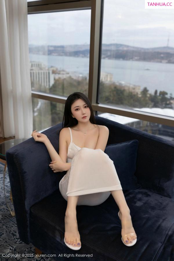 鱼子酱fish  [XiuRen]高清写真图 2025.01.17 No.9780 鱼子酱Fish 美腿性感第22张图片